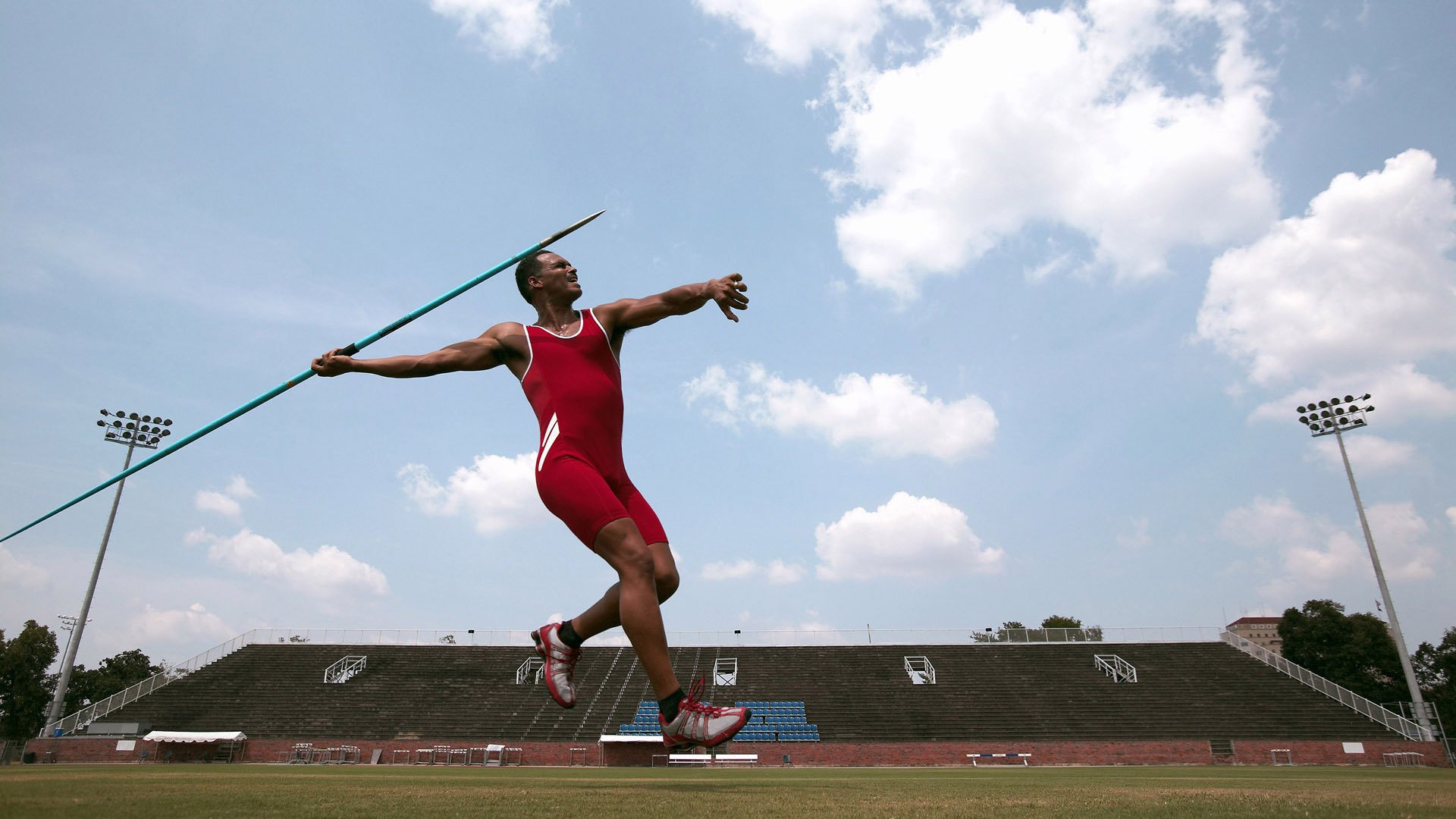 自由泳决赛澳洲三人入围 中国一人抢眼，澳大利亚200米自由泳冠军