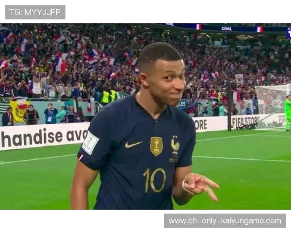 世界杯姆巴佩连续盘带绕过两名防守后射门命中